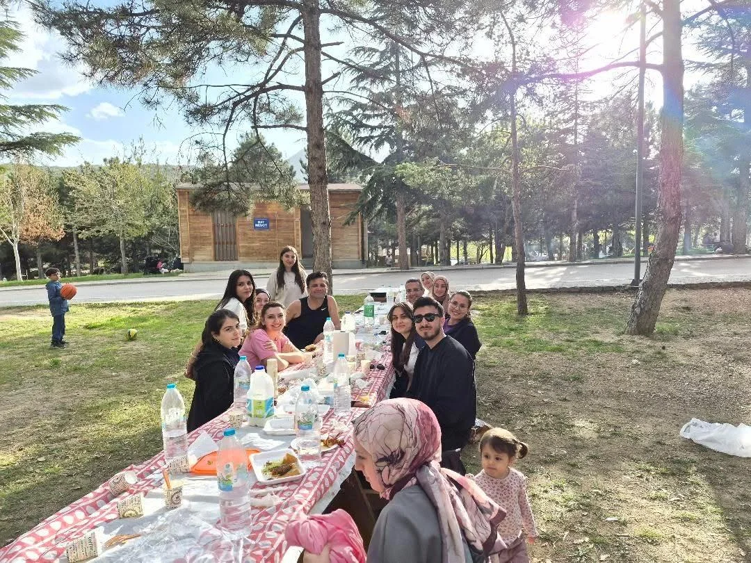Selçuk Üniversitesi Edebiyat Fakültesi Psikoloji Bölümü olarak, 10 Mayıs Psikologlar Gününde akademik personelimiz ve öğrencilerimizin katılımıyla bölüm pikniği etkinliği gerçekleştirilmiştir.